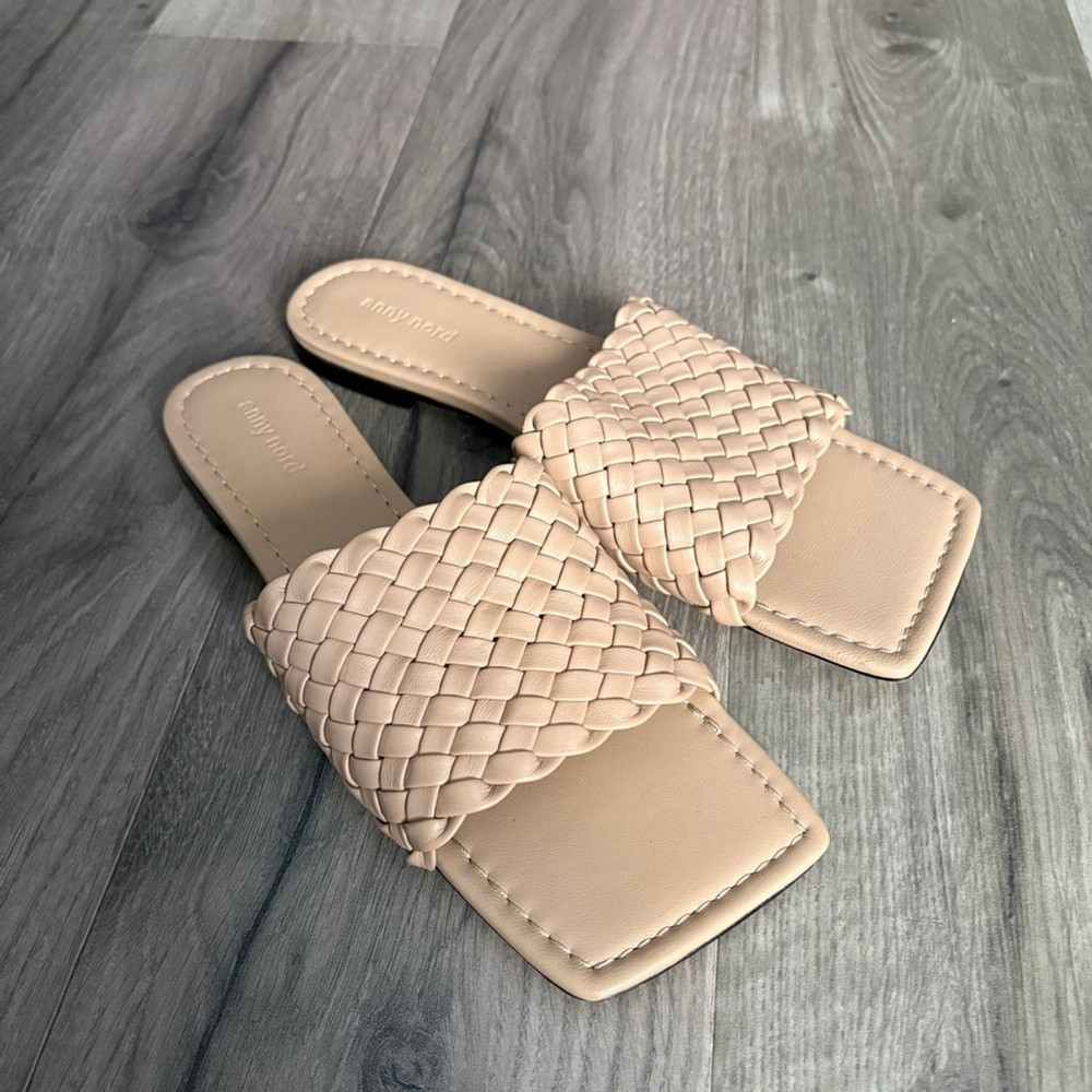 Anny Nord Square Toe Woven Leather Slip-on Sandals Retails over $400